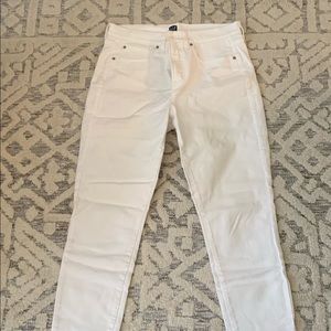 White Gap skinny jeans